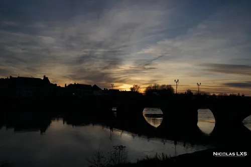 Pont de Joigny sur l'Yonne au coucher du soleil