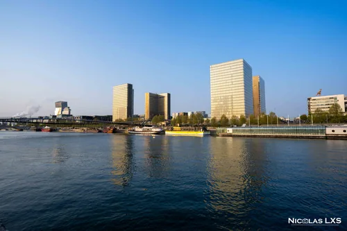 Tours de la Bibliothèque nationale de France au bord de la Seine