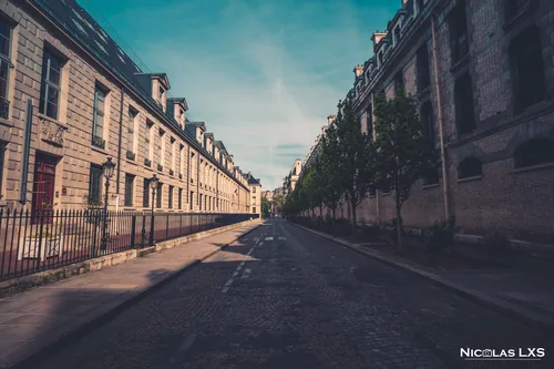 Rue longeant la bibliothèque de l'Arsenal